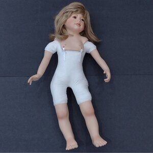 Heidi Plusczak 1998 Puppe 91/1500 Porcelain Doll Blonde Hair Brown Eyes 22"